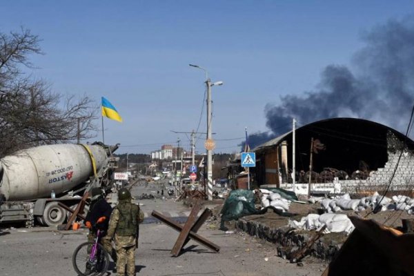 35 personas murieron en el bombardeo a una base militar al oeste de Ucrania