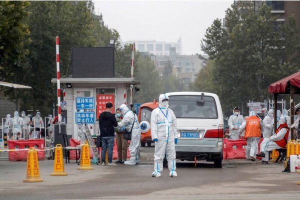 China confina a 17 millones de personas en Shezhen por brote de COVID