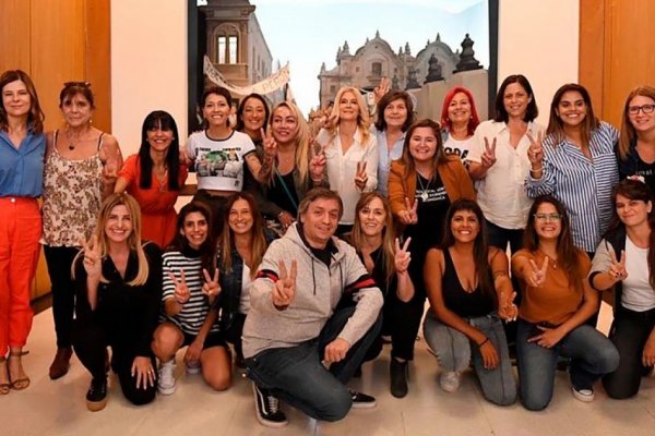 Máximo Kirchner reapareció en un acto con las chicas del PJ bonaerense