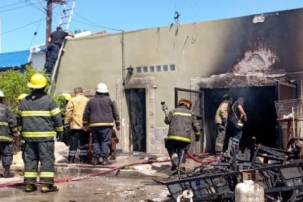 Cortocircuito produjo un incendio en una casa del barrio Guemes