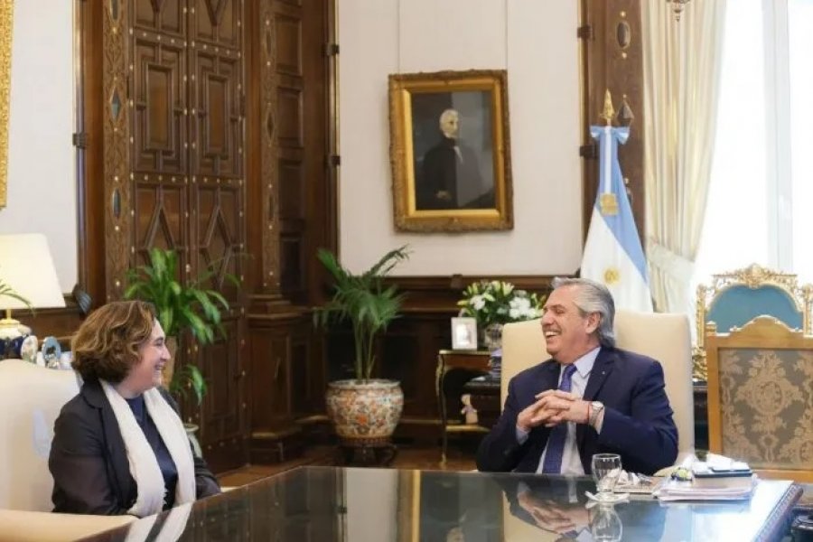 Alberto Fernández se reunió con la alcaldesa de Barcelona