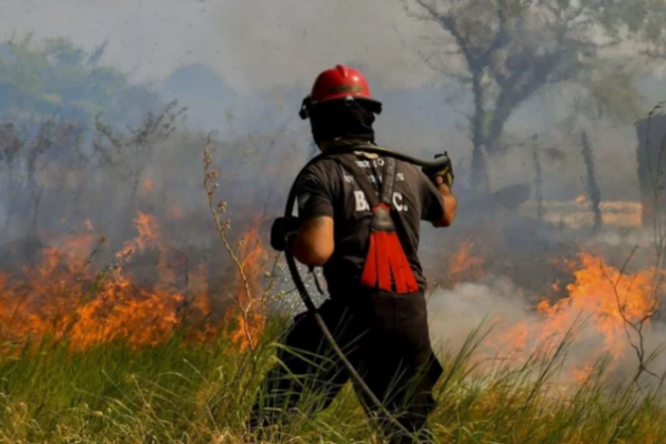 Advertencia para la capital correntina ante potenciales incendios