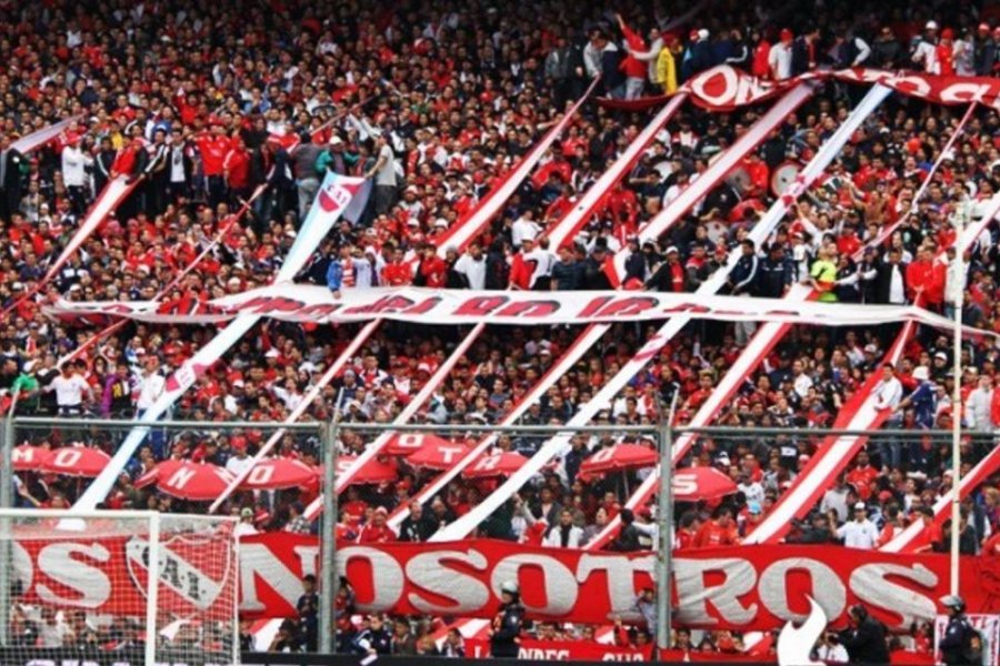 Hinchas y socios de Independiente denuncian apriete de barras