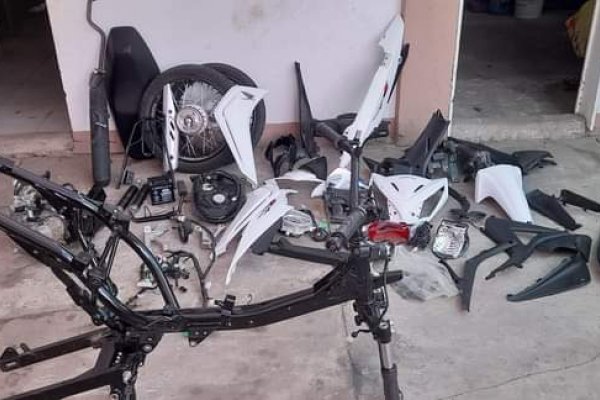 Corrientes: Ladrones deberán armar una moto que robaron