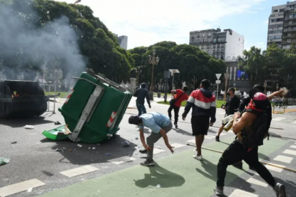 Detuvieron al hombre que habría tirado una molotov contra la Policía