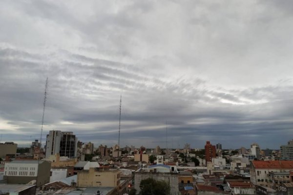 Cielo mayormente nublado en Corrientes