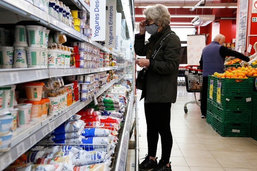 La Secretaría de Comercio Interior define hoy qué alimentos deberán retrotraer sus precios