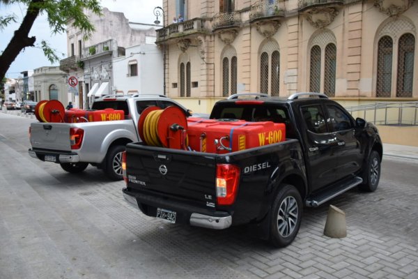 Entregaron a la Policía dos camionetas equipadas para combatir los incendios