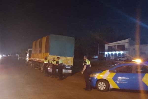 Policías secuestraron dos camiones con carga de soja ilegal
