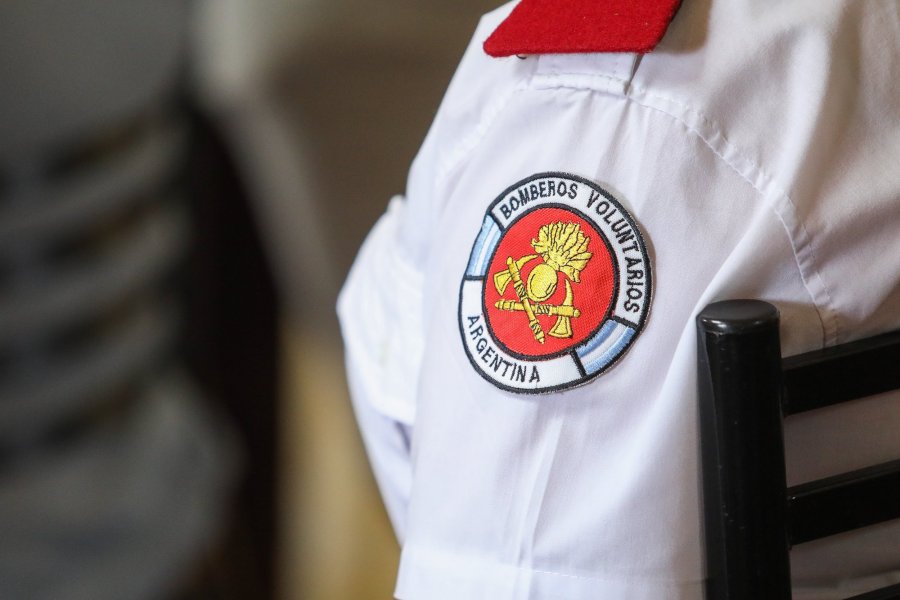 Tras los incendios el Gobierno correntino da seguros de vida a bomberos voluntarios