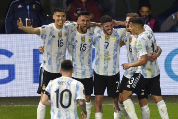 La Selección Argentina se despidió con una goleada ante Venezuela en la Bombonera