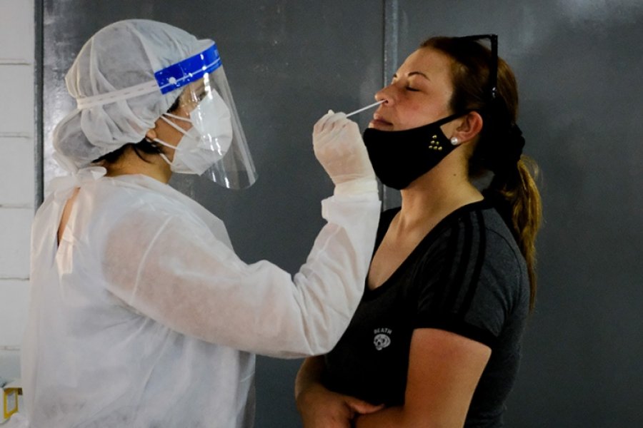 Cinco muertos y 818 nuevos casos de coronavirus en Argentina