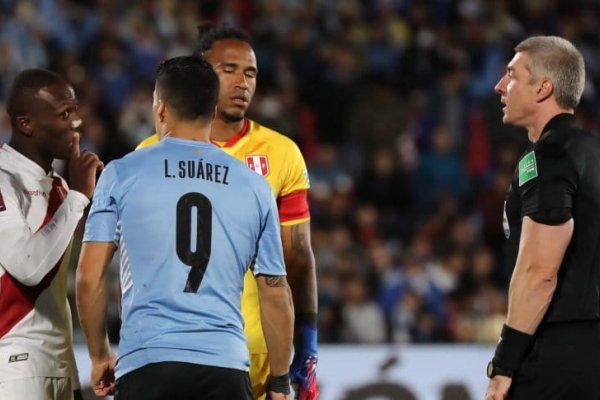 Perú denunció ante la FIFA a Darondo por el arbitraje ante Uruguay