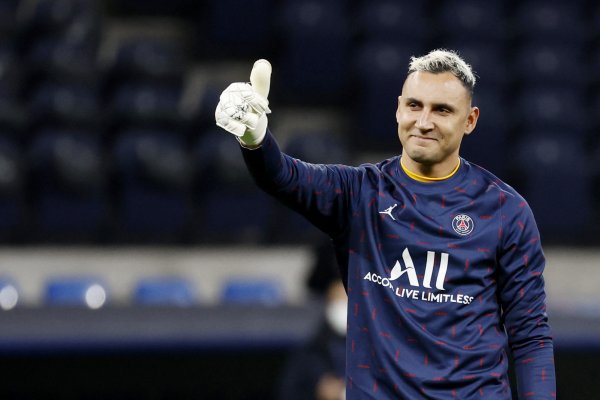 Keylor Navas recibió a 30 refugiados ucranianos en su casa de París