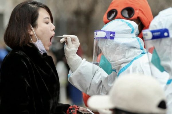 China confinó a la mitad de Shanghái para contener el mayor brote de coronavirus en el país