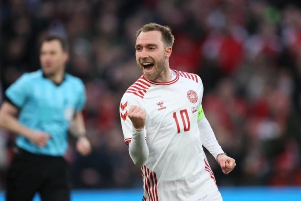 Christian Eriksen regresó al estadio donde casi pierde la vida y marcó un golazo