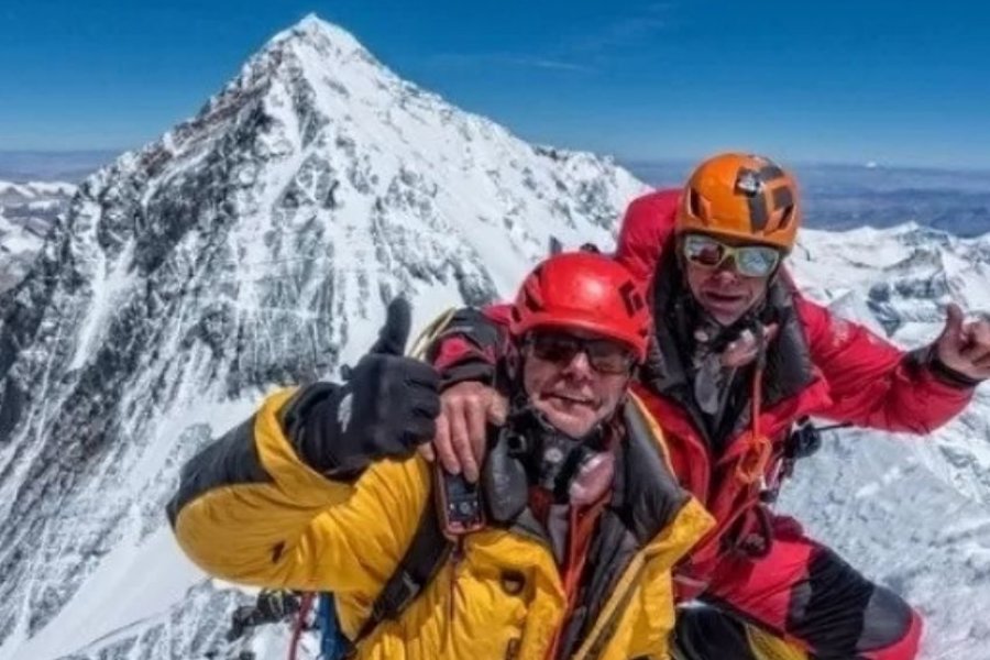 Un argentino que escaló 13 veces el Everest quedó atrapado en una avalancha
