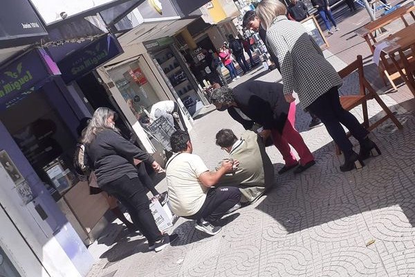 Un hombre cayó a un pozo en plena peatonal Junín