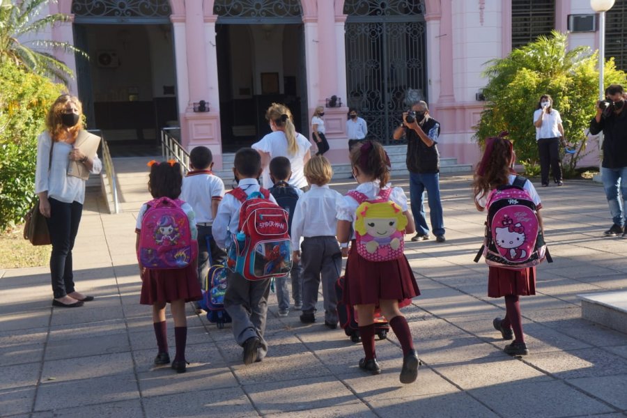 Corrientes vuelve a las aulas con una hora más de clases en 349 escuelas primarias