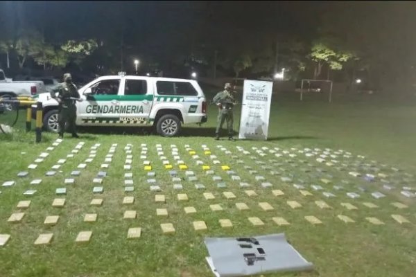 Quiso evitar un control de Gendarmería y volcó con 244 kilos de cocaína