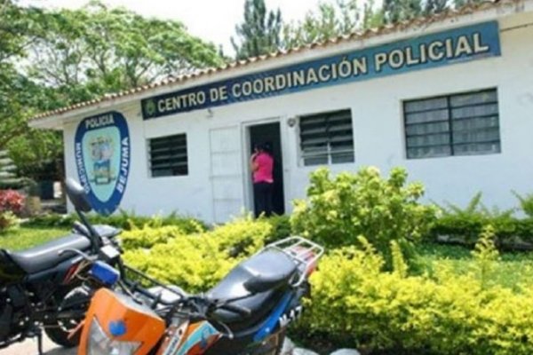 Un hombre mató de cinco tiros al violador de su hija de 13 años dentro de un comando policial