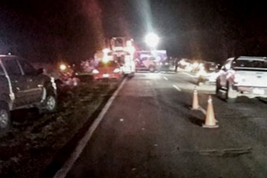 Dos muertos tras un choque múltiple e incendio en una ruta del sur de Santa Fe