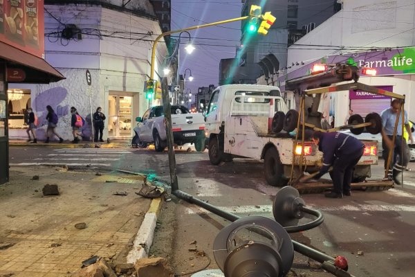 Proponen que los conductores que destruyen bienes públicos paguen el total del arreglo.