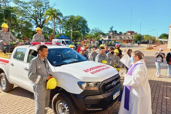 Itatí: Bomberos peregrinaron para bendecir la nueva camioneta