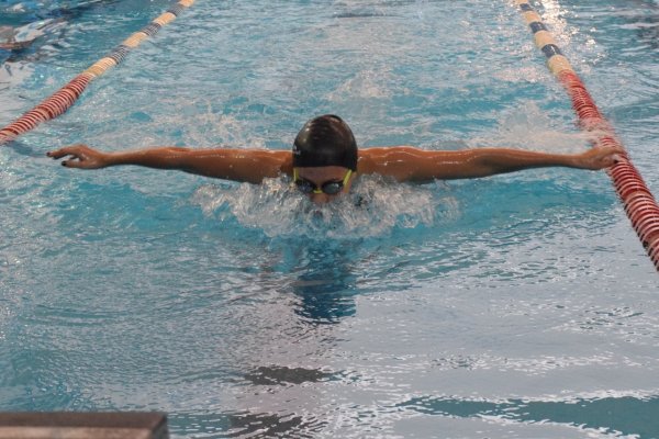 Regatas realizó un emocionante Torneo Internacional de Natación Malvinas Argentinas