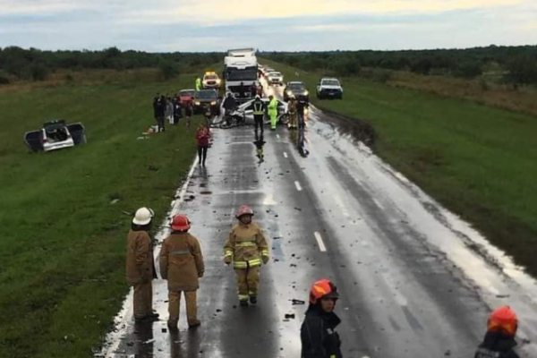 Ruta 12: Triple choque dejó a varias personas heridas