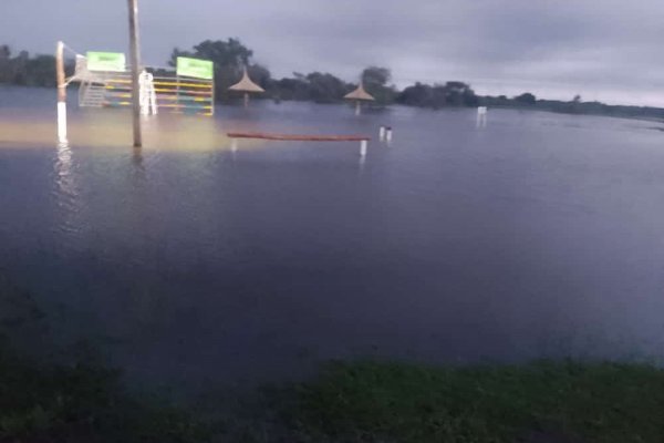 Por las intensas lluvias, ya hay evacuados en San Luis del Palmar