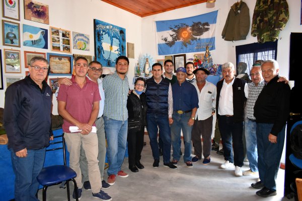 Homenaje del Grupo Por Amor al Arte a los ex combatientes de Malvinas