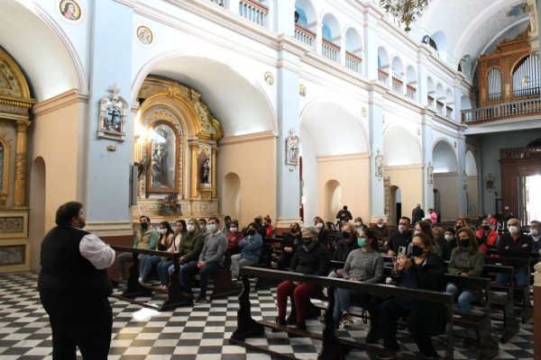 Vecinos y turistas disfrutaron del tradicional recorrido por las siete iglesias