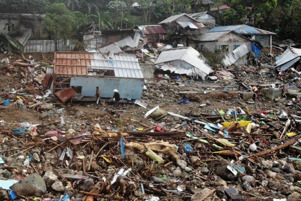 Al menos 133 muertos por aludes e inundaciones por violenta tormenta tropical en Filipinas