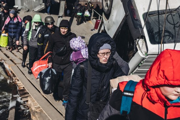 Ucrania reanudó la evacuación de civiles por corredores humanitarios acordados con Rusia