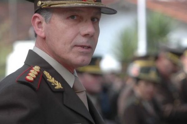 Murió Roberto Bendini, ex jefe del Ejército que bajó los cuadros de los represores por orden de Kirchner