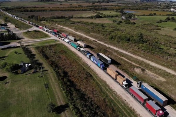 Levantan el paro de transportistas: hubo acuerdo por una nueva tarifa