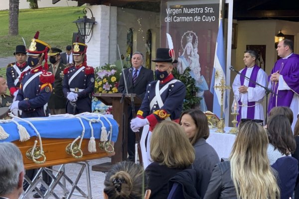 Despiden a Bendini en el cementerio Memorial de Pilar