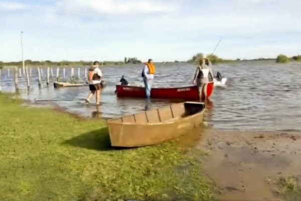 En San Luis del Palmar hay 23 familias evacuadas y asisten en canoas a la Cuarta Sección