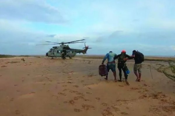 Seis náufragos fueron rescatados gracias a un mensaje en una botella en Brasil