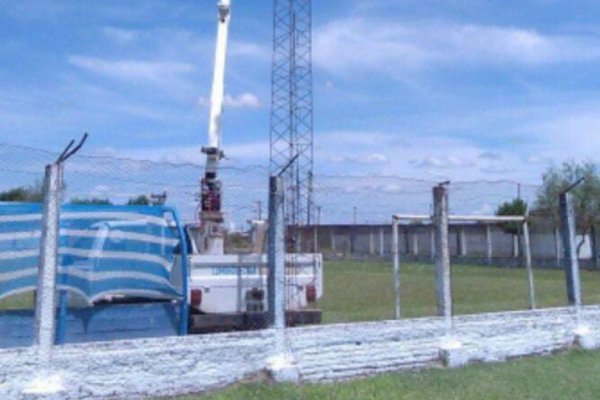 Robaron el cableado del sistema lumínico de un estadio en Goya