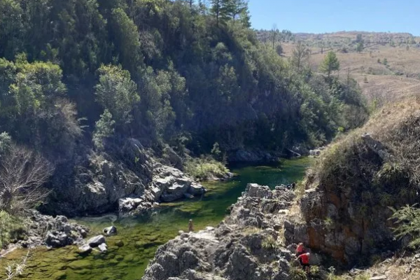 Intentaba sacar una selfie y cayó de un barranco en Córdoba