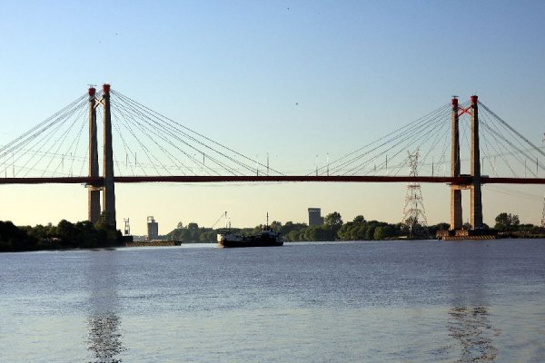 Hallaron el cuerpo de uno de los hermanos que se tiró del puente Zárate - Brazo Largo