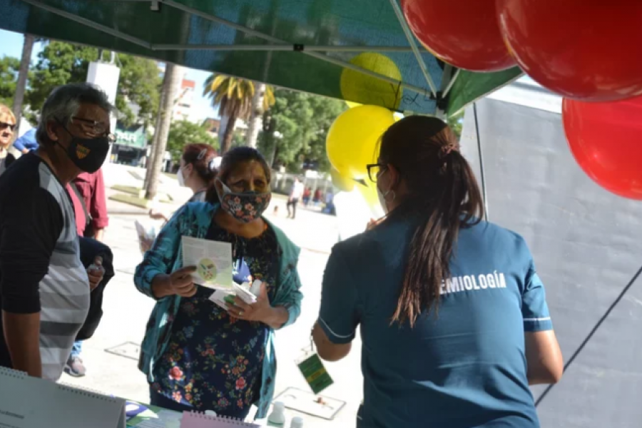Testearon para VIH en la plaza Cabral por el Día Mundial de la Salud