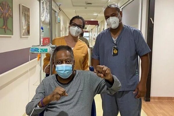 Internaron a Pelé por el tratamiento por un tumor en el colon