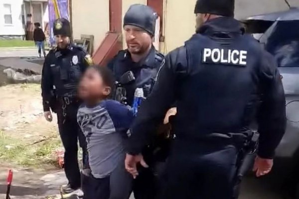 La Policía de Estados Unidos arrestó a un niño de 8 años por robar papas fritas
