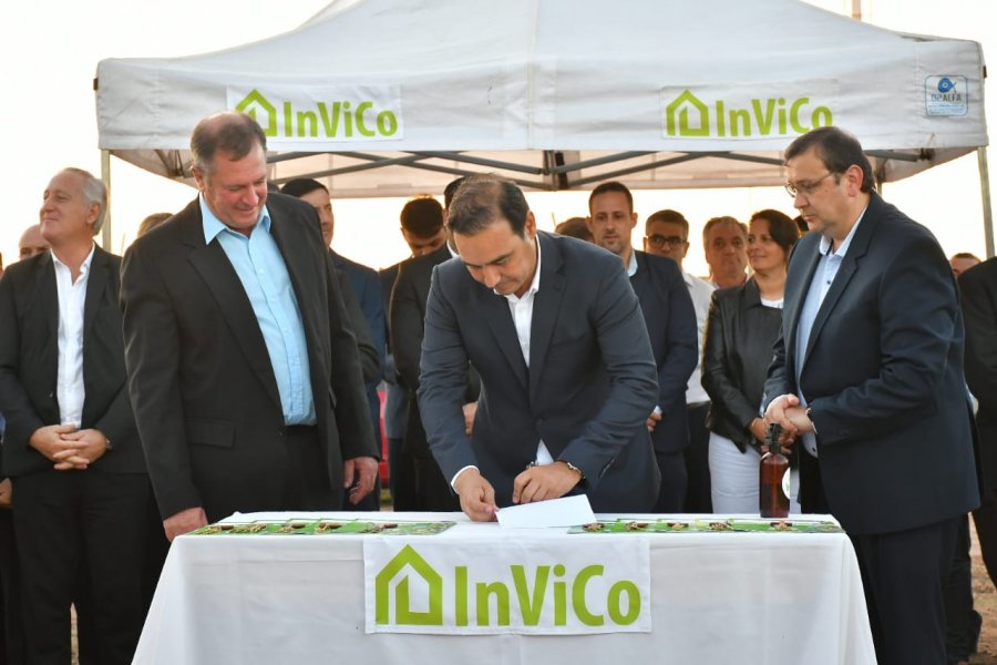 Valdés entregó 10 viviendas en Colonia Libertad y anunció la construcción de otras 30