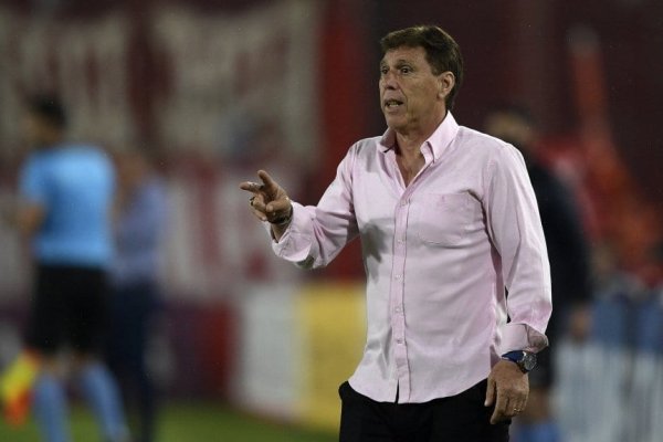 San Lorenzo busca técnico y Juan Ramón Carrasco asoma como candidato