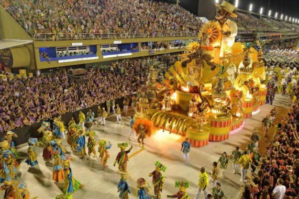 Una niña murió al caer de una carroza en el carnaval de Río de Janeiro