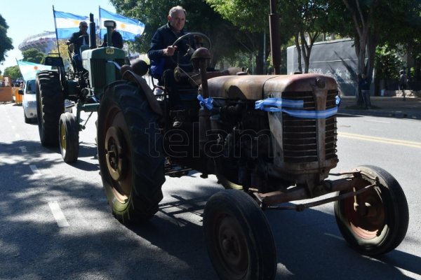 Piden identificar a los autores de los muñecos ahorcados en el tractorazo